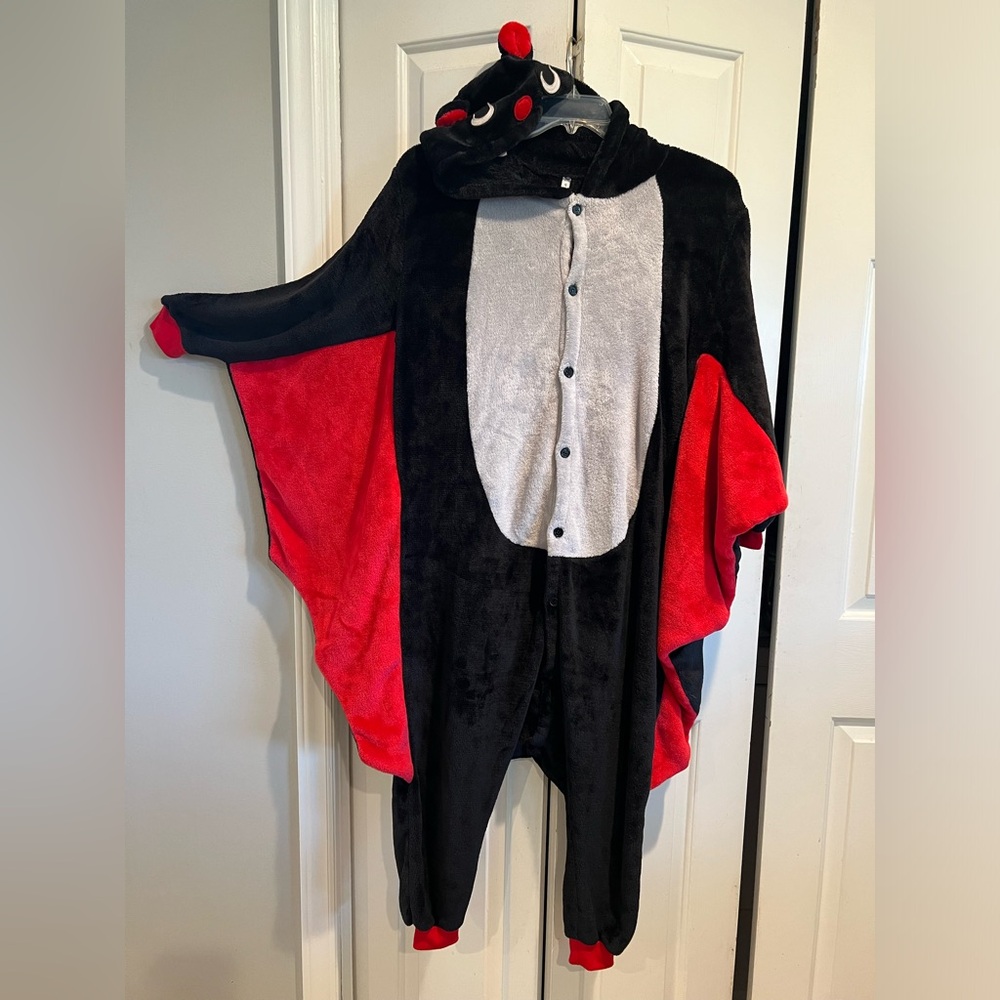 🦇 BAT 🦇 1 Pc PJ / Costume -ButtonUp, Hooded, Black w Red Wings - Zip Bottom